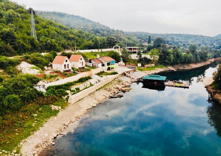 Splav "Slap" - Bungalovi Danilovgrad エクステリア 写真