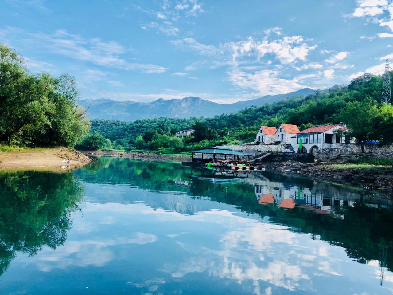 Splav "Slap" - Bungalovi Danilovgrad エクステリア 写真
